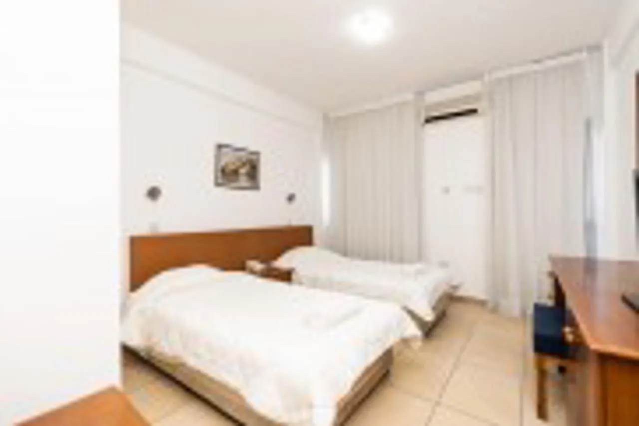 Flora Hotel Apartments プロタラス