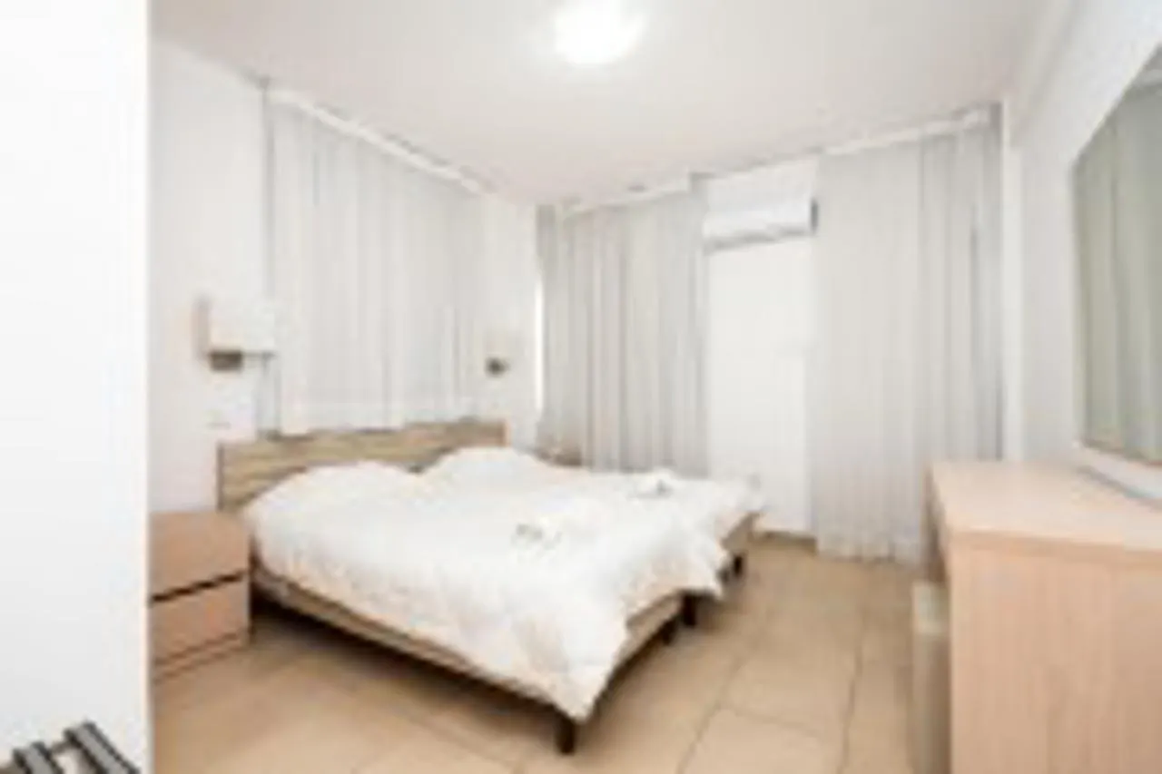 Flora Hotel Apartments プロタラス