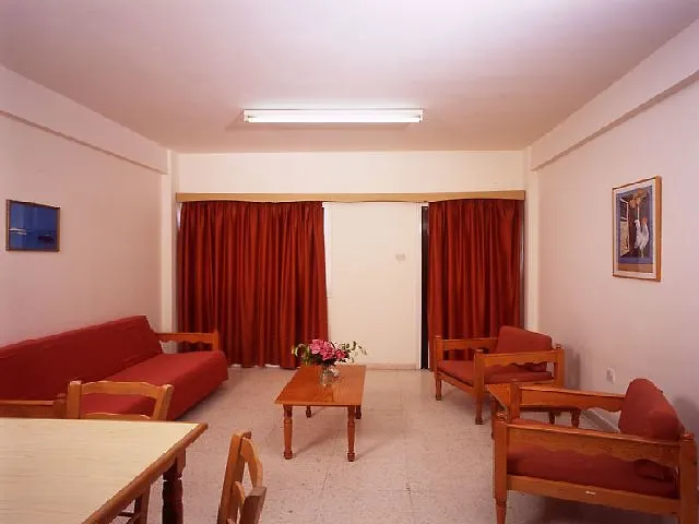 Flora Hotel Apartments プロタラス